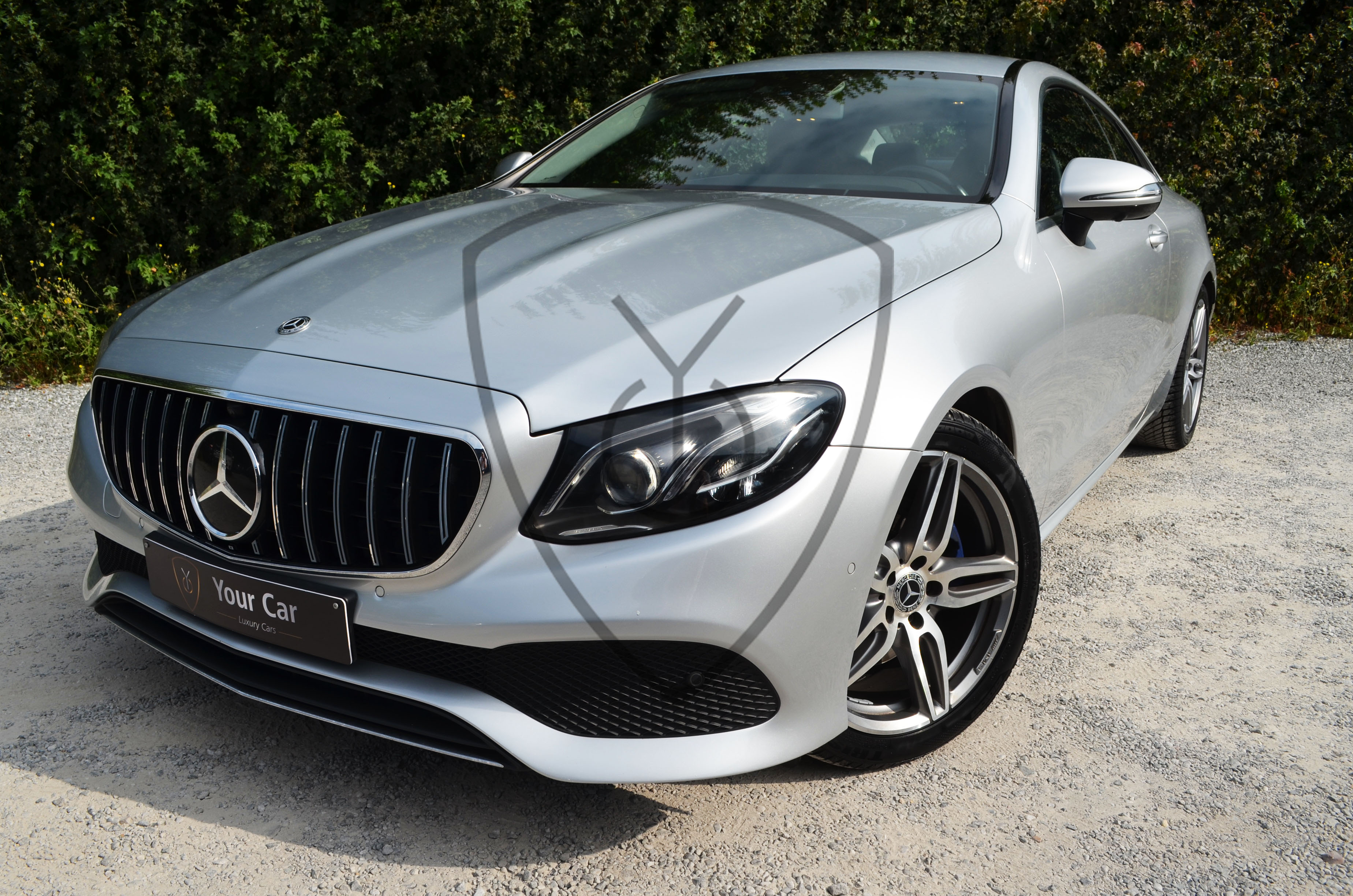 MERCEDES-BENZ-E220